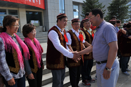 青河县举行欢送哈尔滨市中期轮换援疆干部仪式