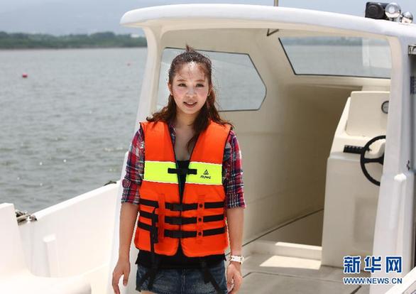 寻找不同就业路 台湾大二女生立志开游艇