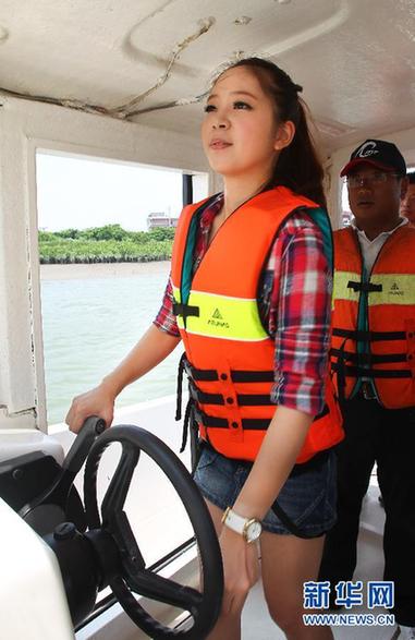 寻找不同就业路 台湾大二女生立志开游艇