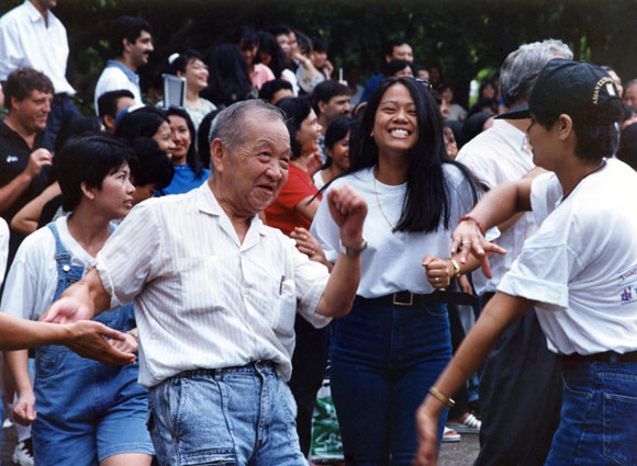 1997香港回归：载梦飞香江