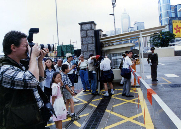 1997香港回归：载梦飞香江