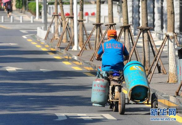 [人物写真]“烈日下，我们坚守岗位”