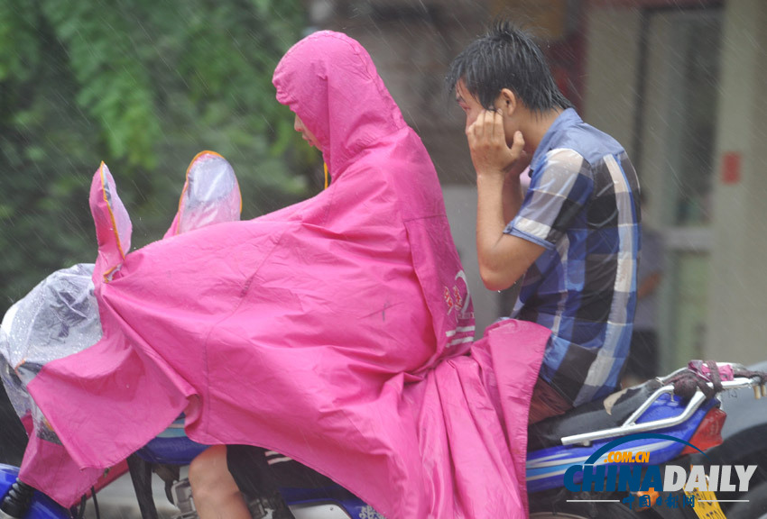 台风“启德”影响海南 局地暴雨