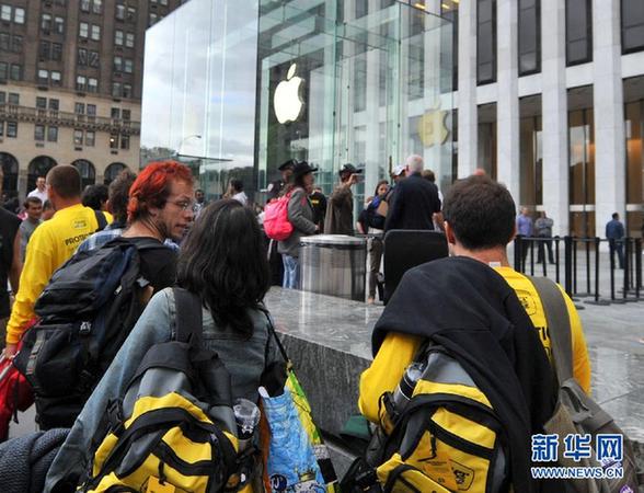 高清组图：纽约苹果迷排队等待iPhone5