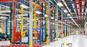谷歌首次公开数据中心内景 犹如彩色迷宫(图)