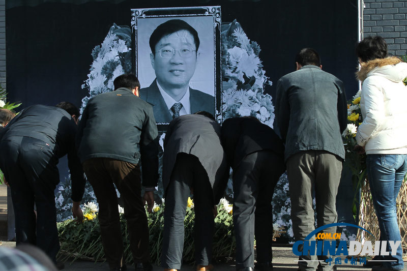 北京航空航天大学师生悼念校友罗阳