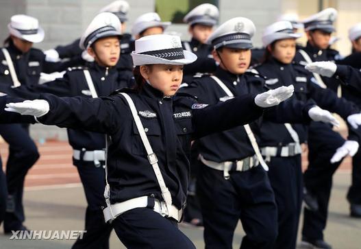 济南：“小交警韵律操”进校园