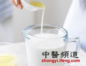 警惕：喝牛奶千万别与这4种食物搭配(图)