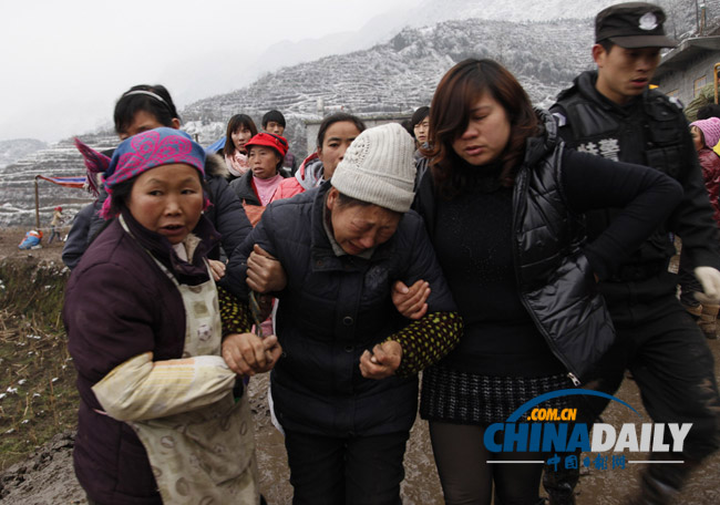 云南镇雄县山体滑坡已造成42人遇难