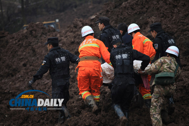 云南镇雄县山体滑坡已造成42人遇难