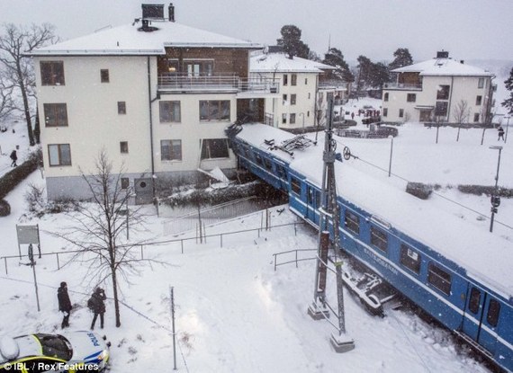 瑞典女清洁工偷开火车过瘾 火车失控撞大楼