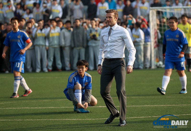 中超足球联赛推广大使贝克汉姆访问北京二中并与学生互动