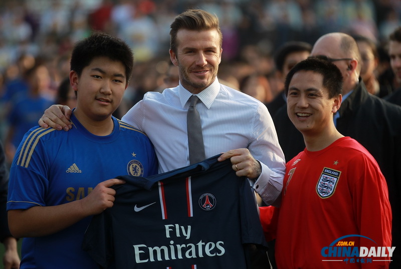 中超足球联赛推广大使贝克汉姆访问北京二中并与学生互动