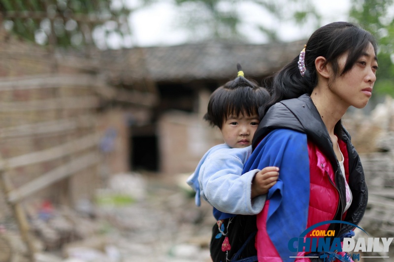 中国日报聚焦芦山地震之伤痛篇