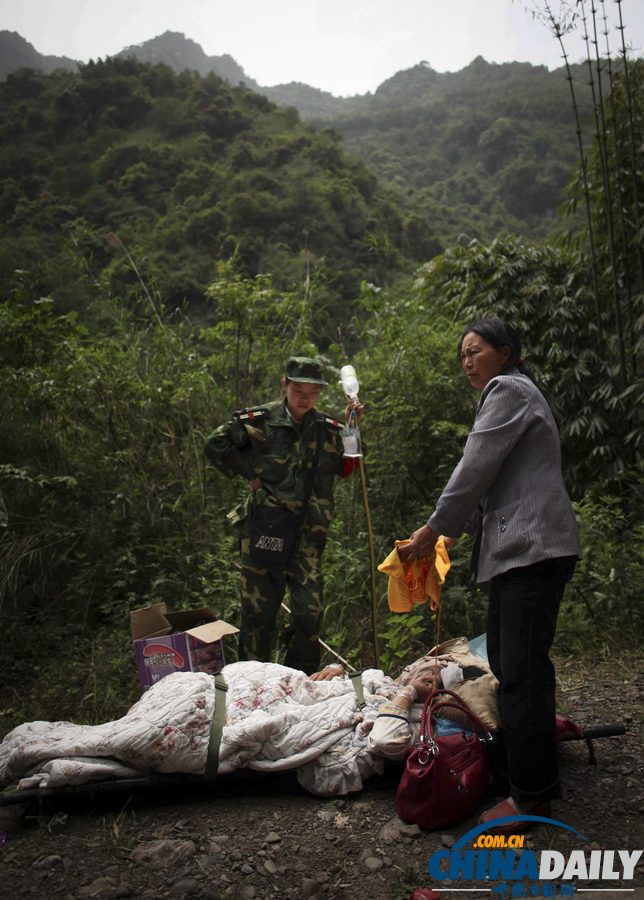 中国日报聚焦芦山地震之救援篇