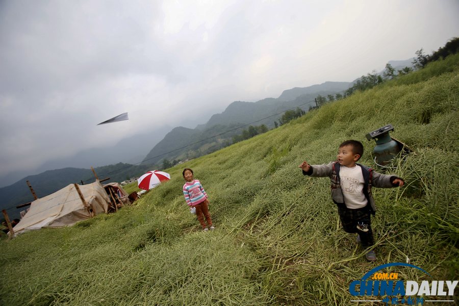 中国日报聚焦芦山地震之坚守篇