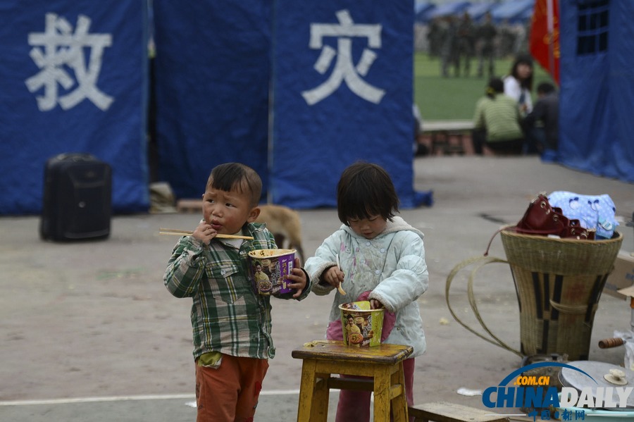 中国日报聚焦芦山地震之坚守篇