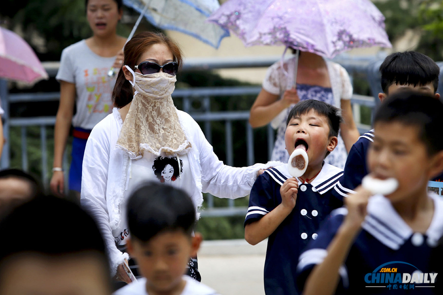 中国日报聚焦全国多地高温天气