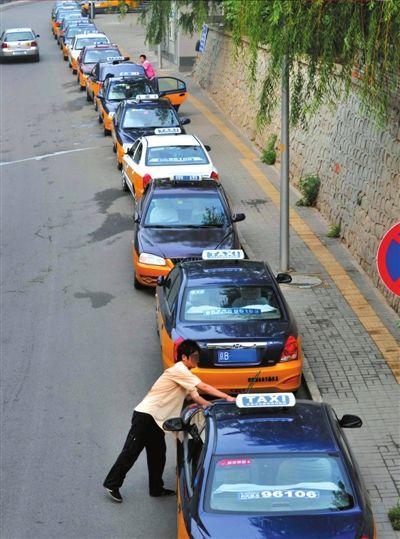 北京出租车调价后打车难暂缓解 黑车价格跟涨