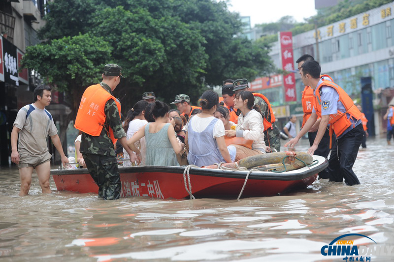 中国日报聚焦四川暴雨天气