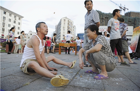 抓石子拍方包跳皮筋……旧时的游戏，还记得吗