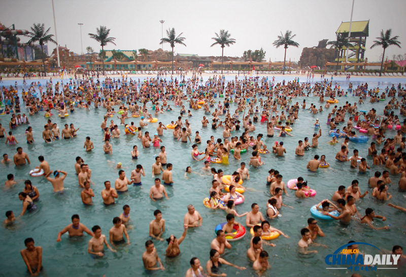 亚洲最大的“海啸冲浪池”登陆天津