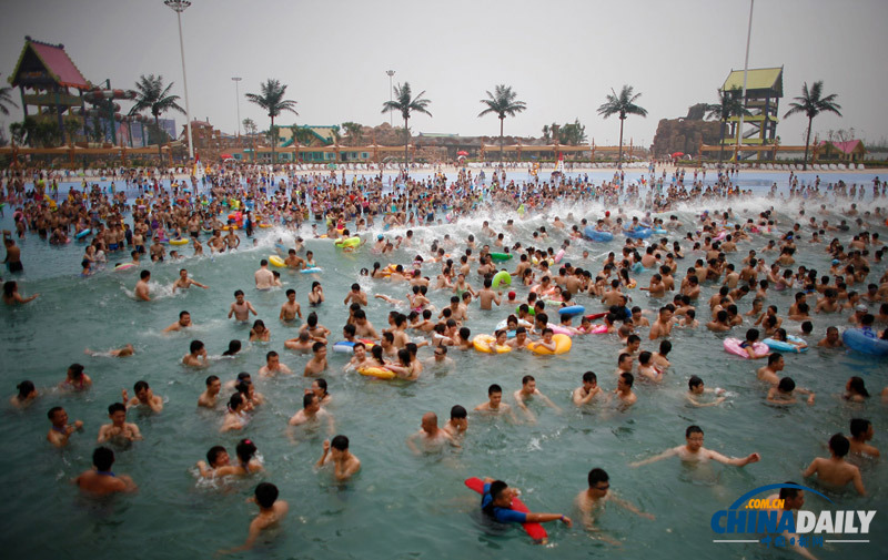 亚洲最大的“海啸冲浪池”登陆天津