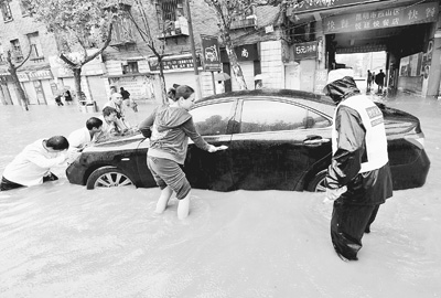 中央气象台继续发布暴雨蓝色预警 强降雨带南移至黄淮