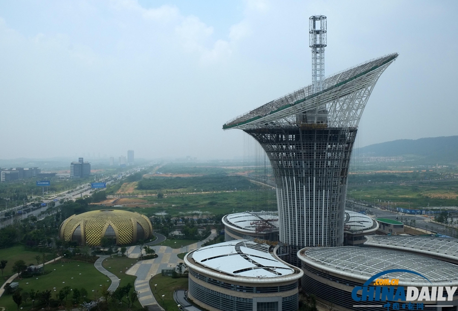 全国最大仿生建筑“马蹄莲花”封顶