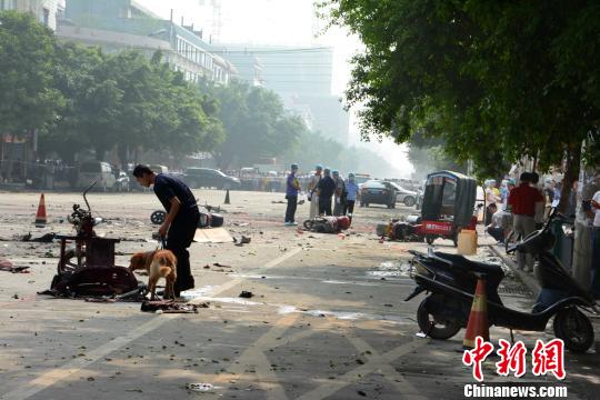 桂林校园门口发生爆炸致2死17伤 学校已停课(组图)