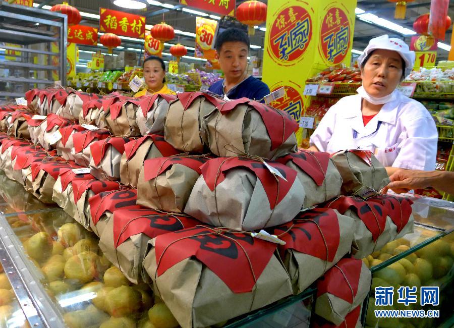 京城传统纸质包装月饼受青睐