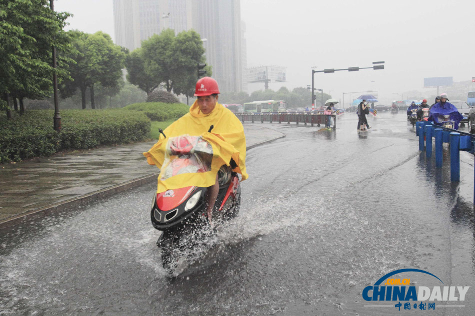 超强台风“天兔”来袭 浙江绍兴现海市蜃楼