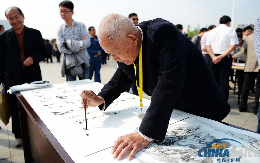 河南固始根亲文化节开幕 两岸三地书画家泼墨挥毫