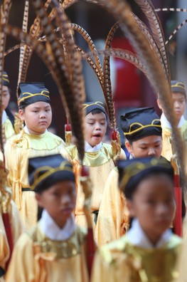 马英九参加祭孔大典 举“勇者无惧”论语故事(图)