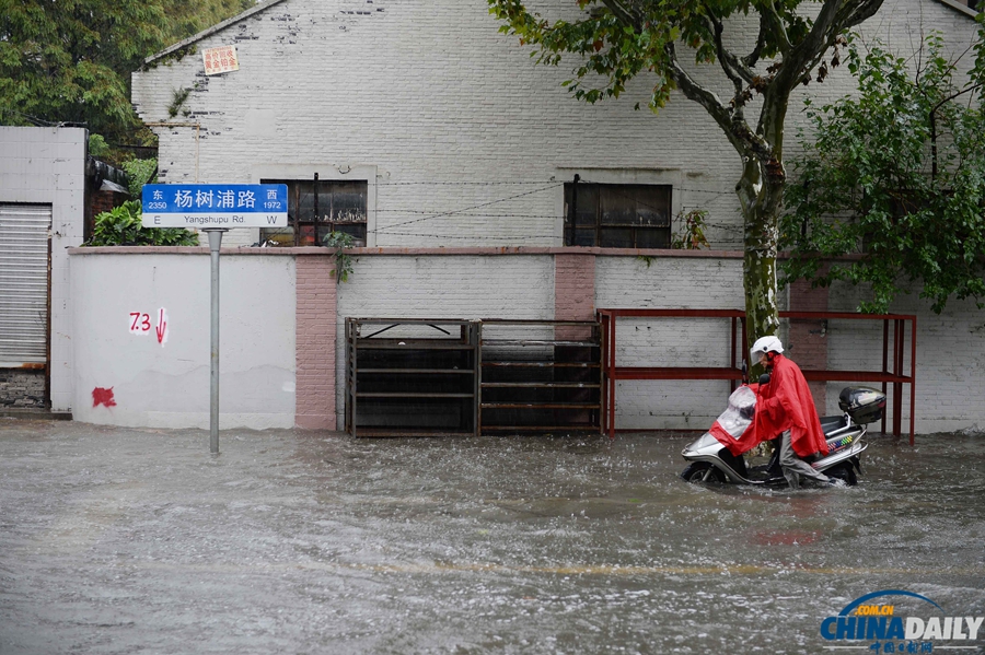 上海：暴雨造成50多条段马路积水