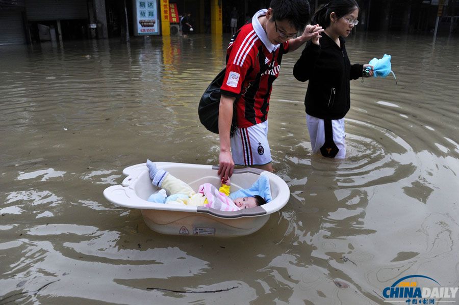 浙江余姚被洪水围困 遭遇64年来最大降雨量