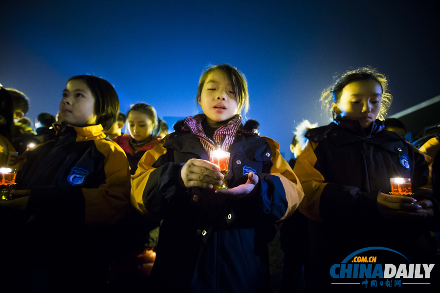 “为南京大屠杀遇难者守灵仪式暨和平烛光祭”在南京举行