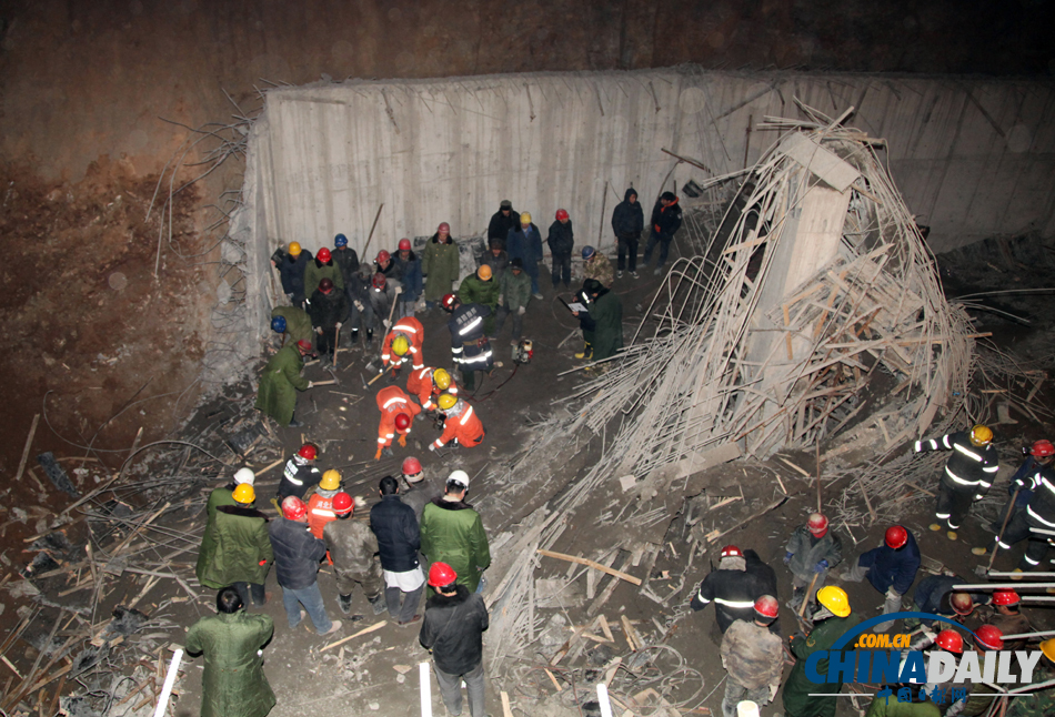 河北遵化一在建库房坍塌事故现场曝光 已致8人死亡