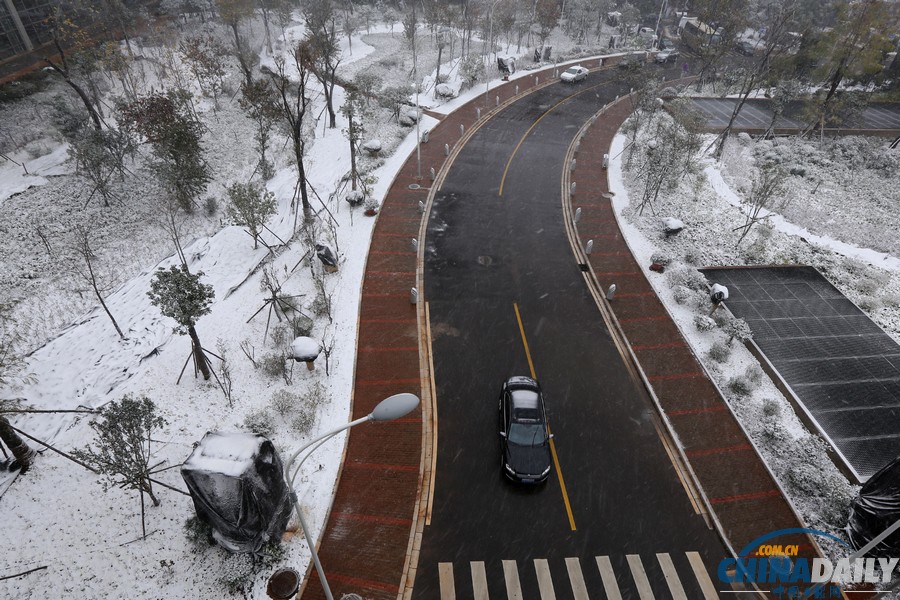 南方持续雨雪第三日 昆明机场延长临时关闭时间