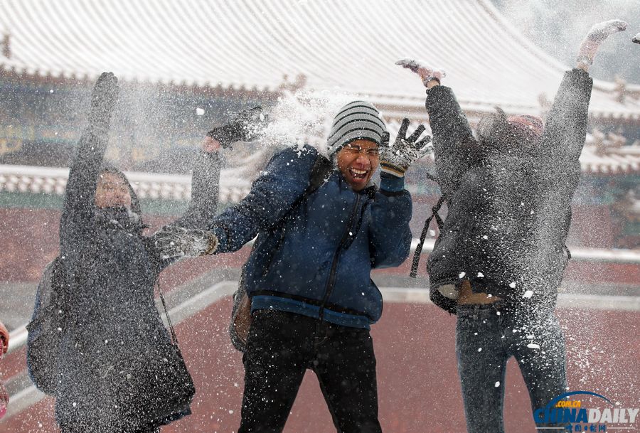 北京初雪路滑多人摔伤 就诊骨科医院道路拥堵