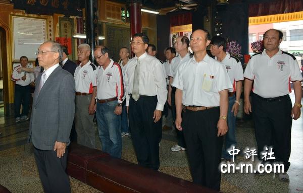 台南进入枯水期 水利官员三跪九叩祈雨