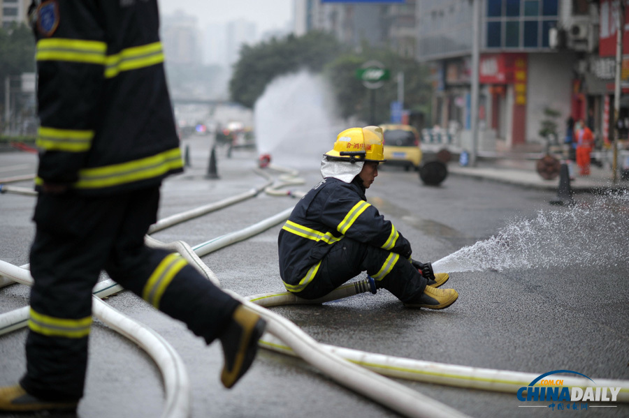 重庆：红石路加油加气站发生汽油泄漏