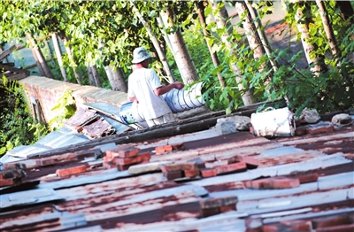 北京城南多家建材城假漆泛滥 黑窝点日产数吨假漆