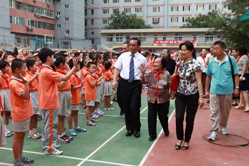 弘扬爱国主义 争当红色少年：和平里第九小学开学