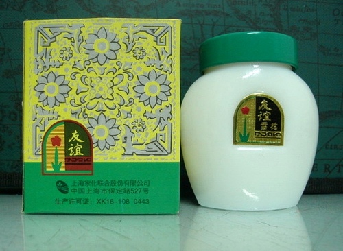 友谊雪花膏：白胖胖的瓷瓶绿绿的盖