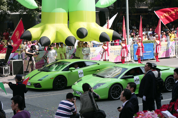 金宝街上演狂欢嘉年华