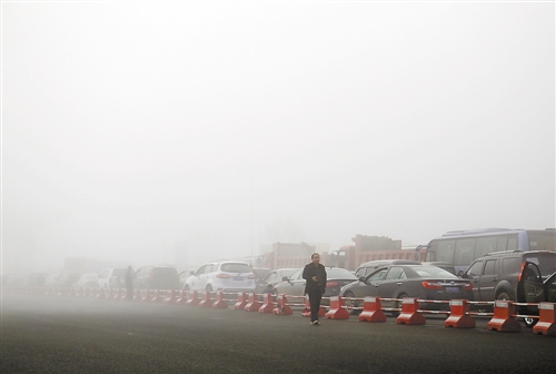 昨晨大雾致重庆14个高速路段实施管制 今明仍有大雾