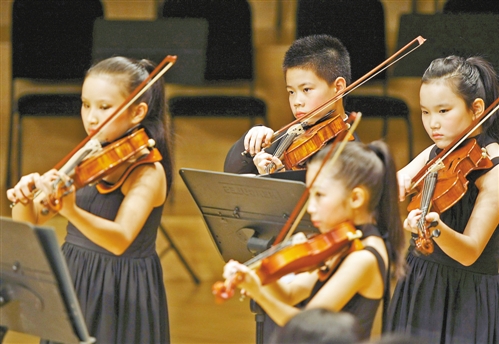 重庆首个少儿交响乐团奏响国泰 成员均是小学生