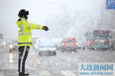 大连：庄河雪最大 积雪达13.5厘米（图）