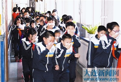 中山区中心小学举行“习惯铸就梦想”新学期安全教育日